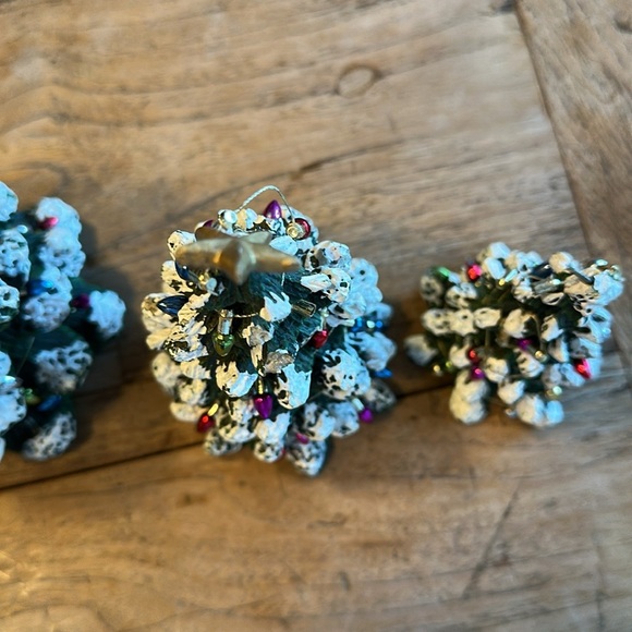 Vintage Christmas Trees heavy resin set of three - Picture 10 of 12